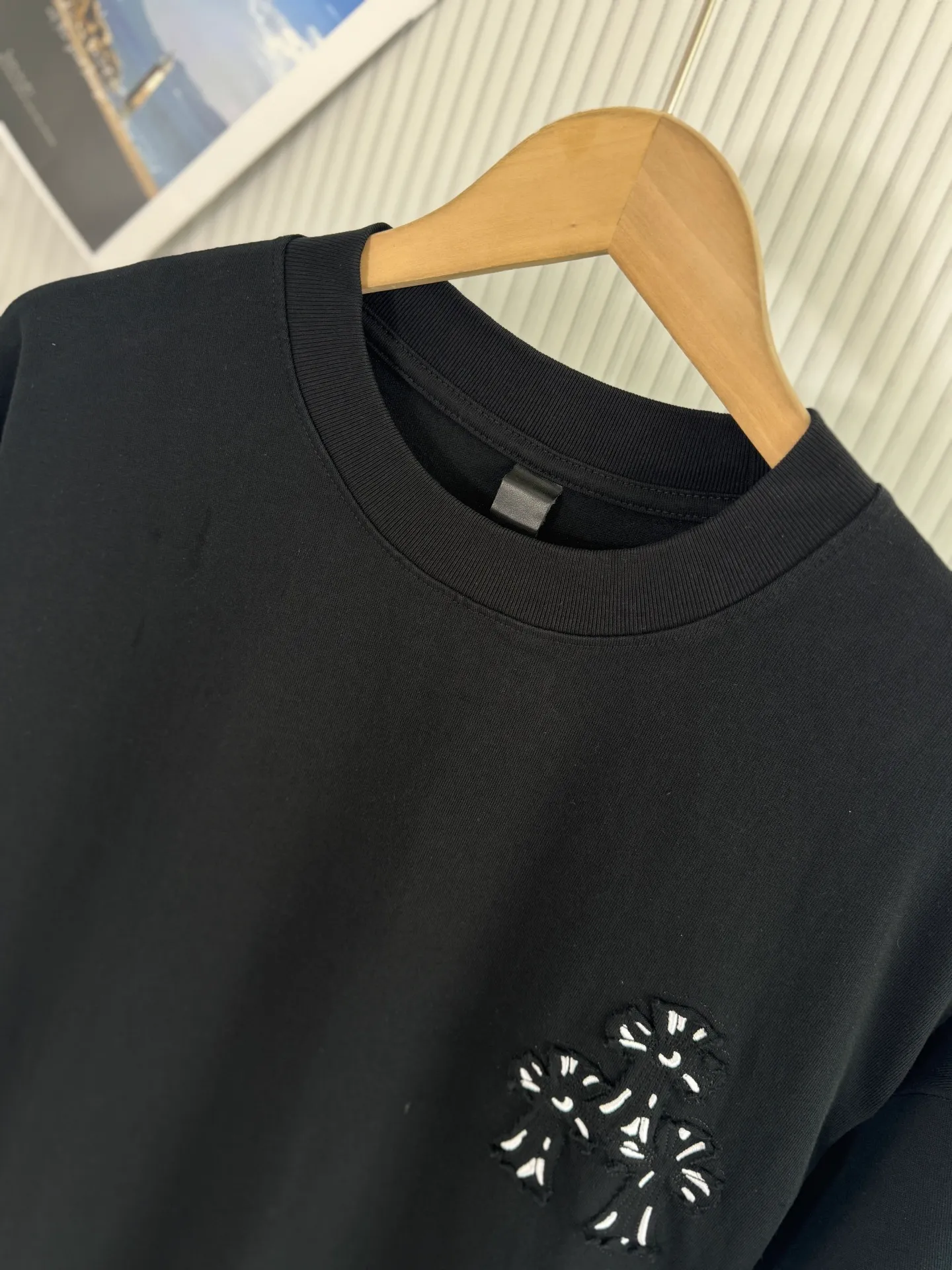 P200 ch high version Chrome Hearts 2025 spring and summer new cross patch washed short-sleeved T-shirt, fabric: 26 double yarns, 320 grams weight, cross patch embroidery, heavy washing Printing process: patch embroidery Color: black white Size: S M L XL Style number: 5132